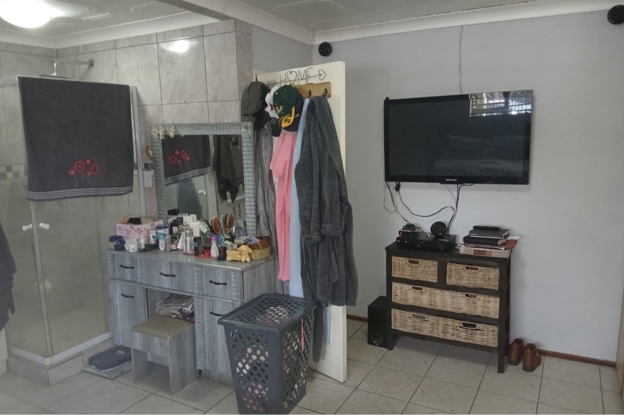 4 Bedroom Property for Sale in Hillcrest Western Cape